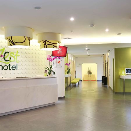 Zest Airport Jakarta By Swiss-Belhotel International Tangerang Exterior photo