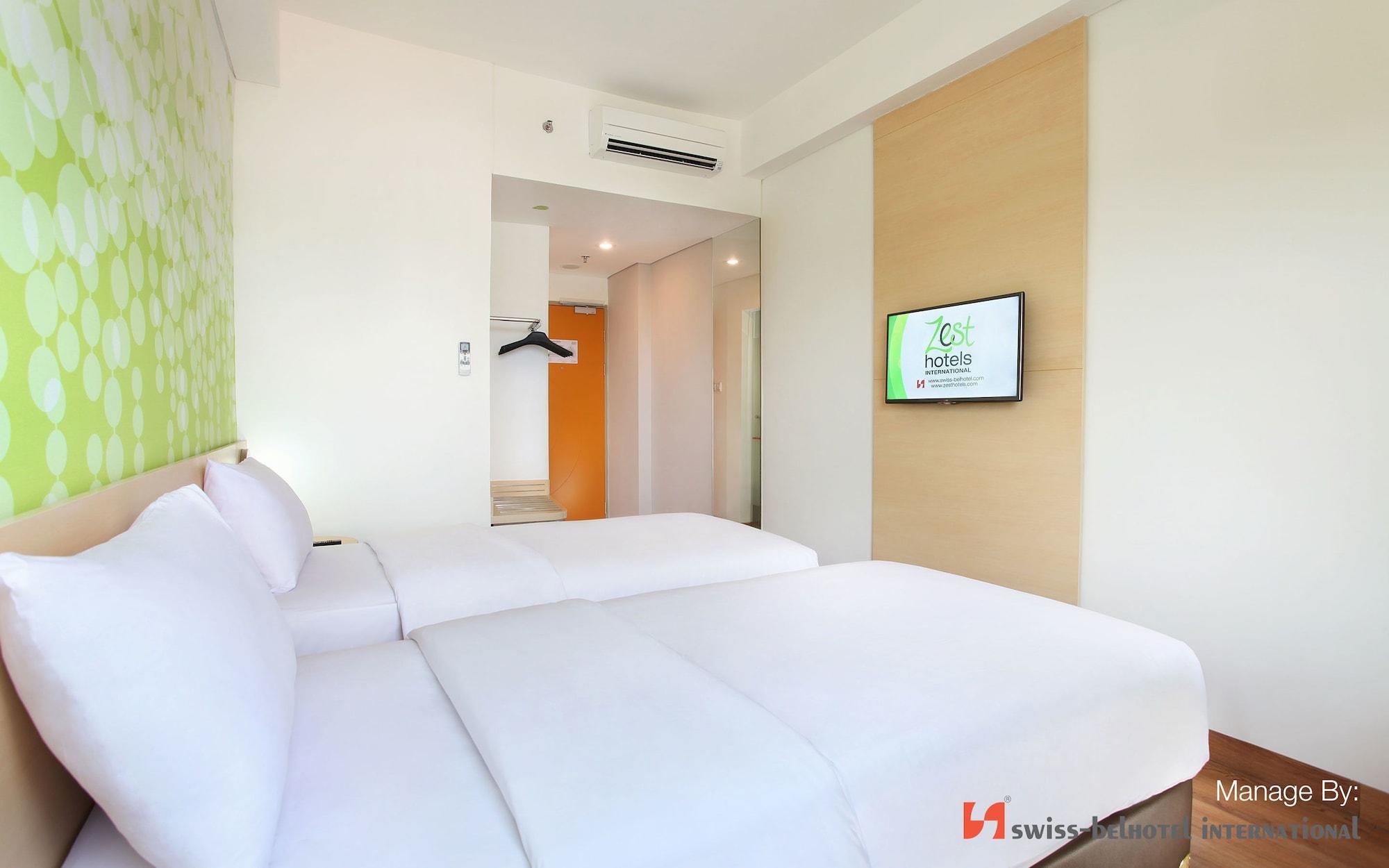 Zest Airport Jakarta By Swiss-Belhotel International Tangerang Exterior photo