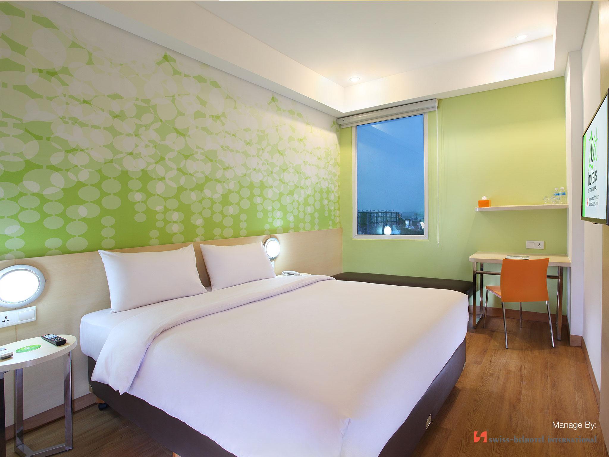 Zest Airport Jakarta By Swiss-Belhotel International Tangerang Exterior photo
