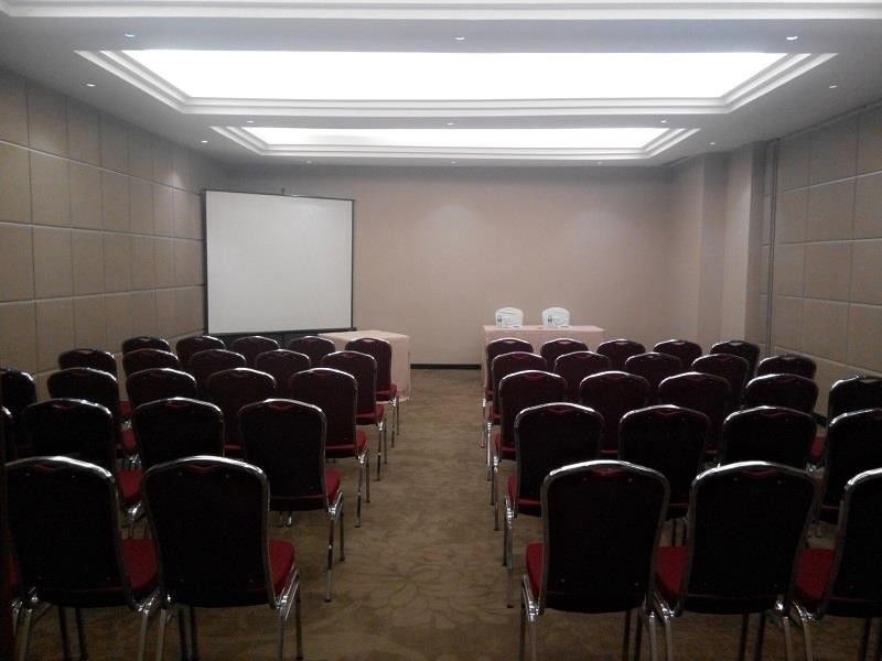 Zest Airport Jakarta By Swiss-Belhotel International Tangerang Exterior photo